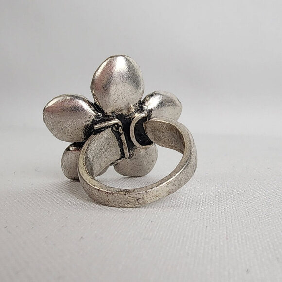 A&C Cream Silver Flower Adjustable Ring - Picture 4 of 7